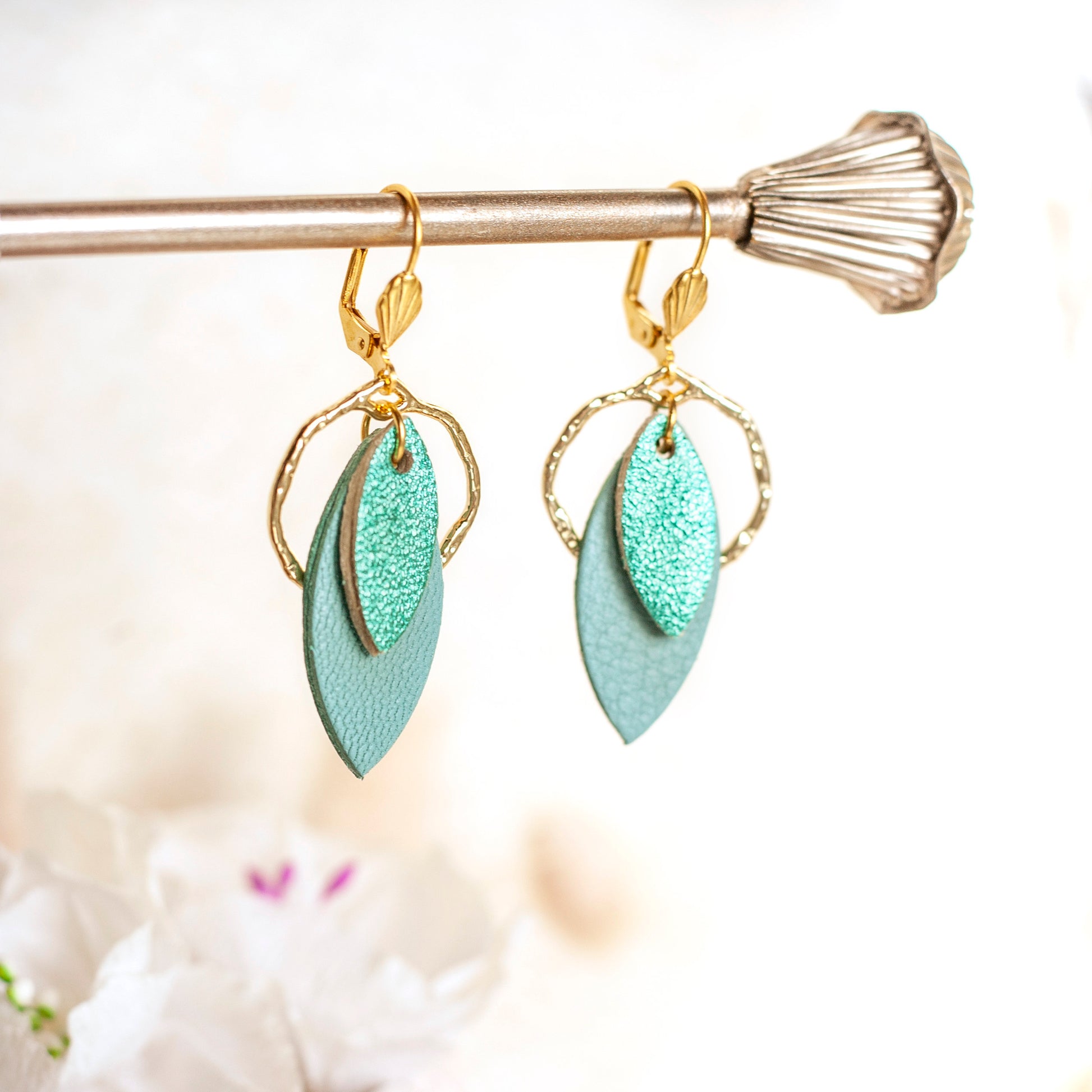 Boucles d'oreilles créoles en cuir bleu turquoise
