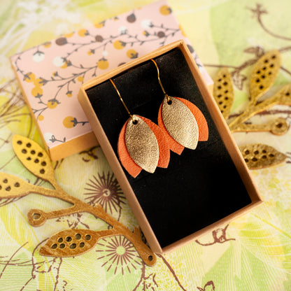 Boucles d'oreilles tulipe orange et doré en cuir