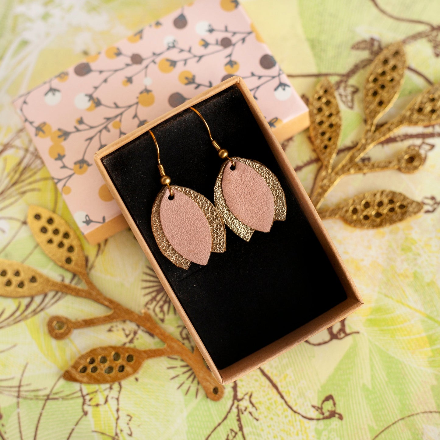Tulip earrings in pink and gold leather