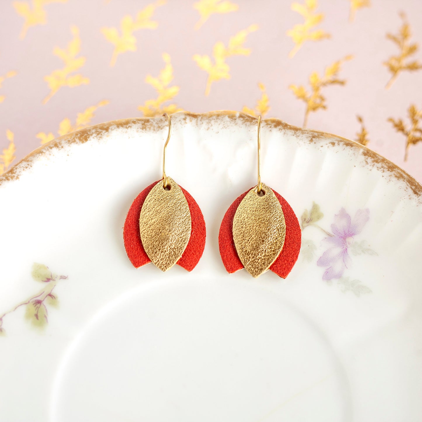Boucles d'oreilles Tulipe doré et rouge en cuir