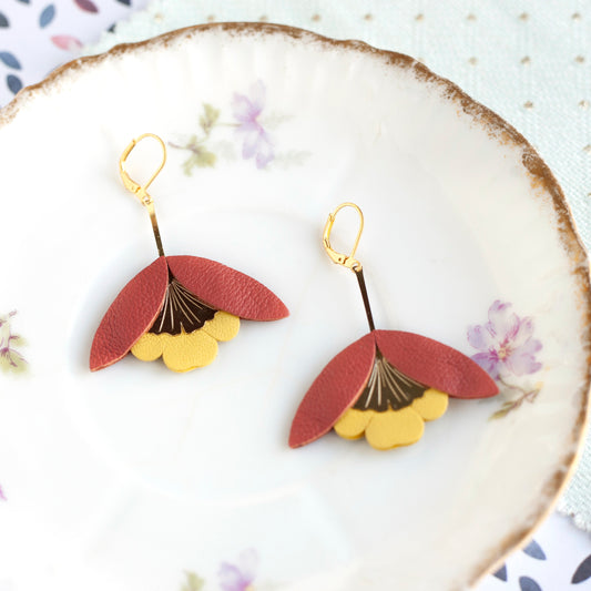 Boucles d'oreilles Fleur de Ginkgo en cuir terracotta et jaune
