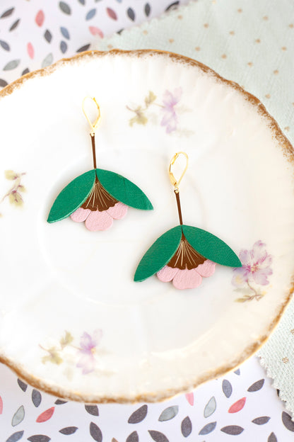 Boucles d'oreilles Fleur de Ginkgo cuir recyclé vert et rose