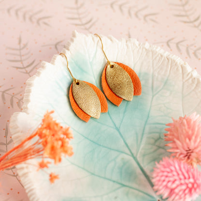 Boucles d'oreilles tulipe orange et doré en cuir