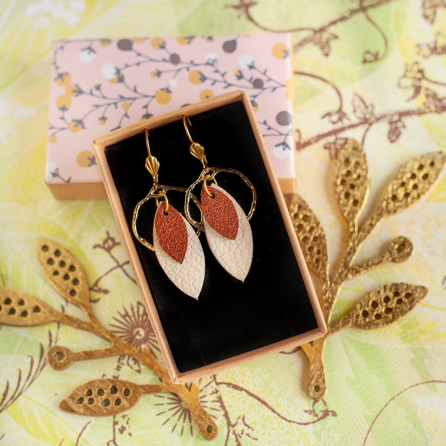 Boucles d'oreilles créoles cuir marron et doré