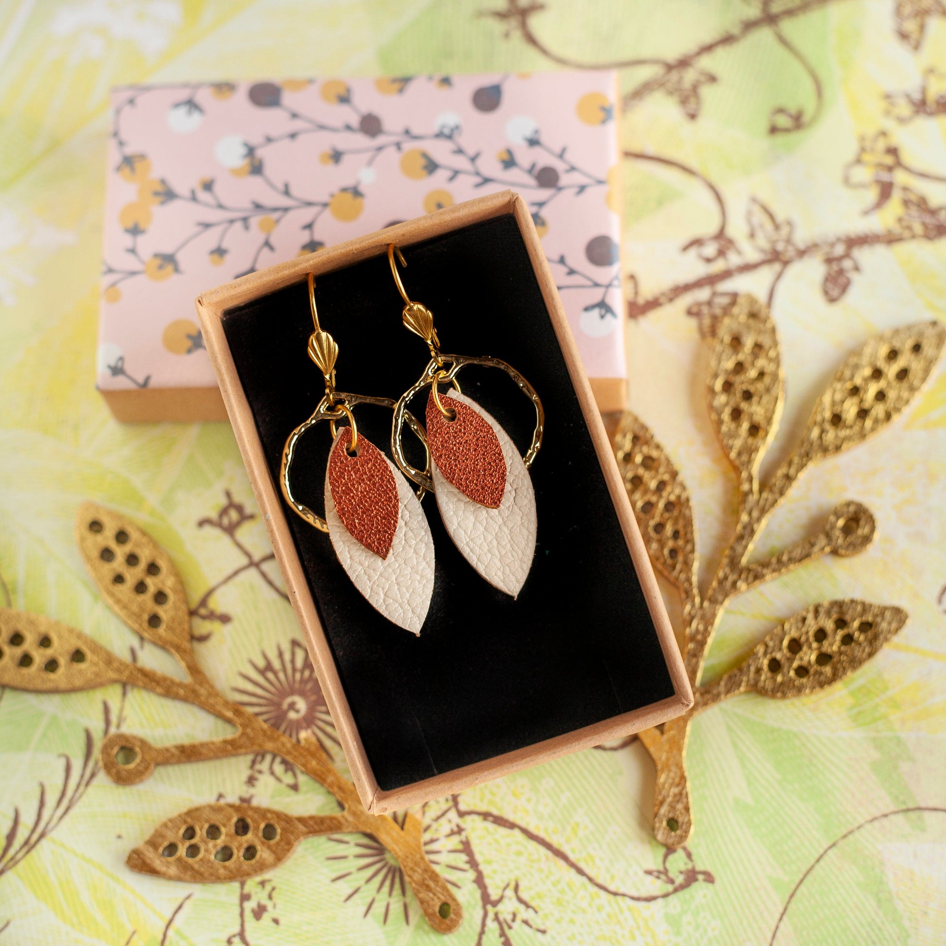 Boucles d'oreilles créoles cuir marron et doré