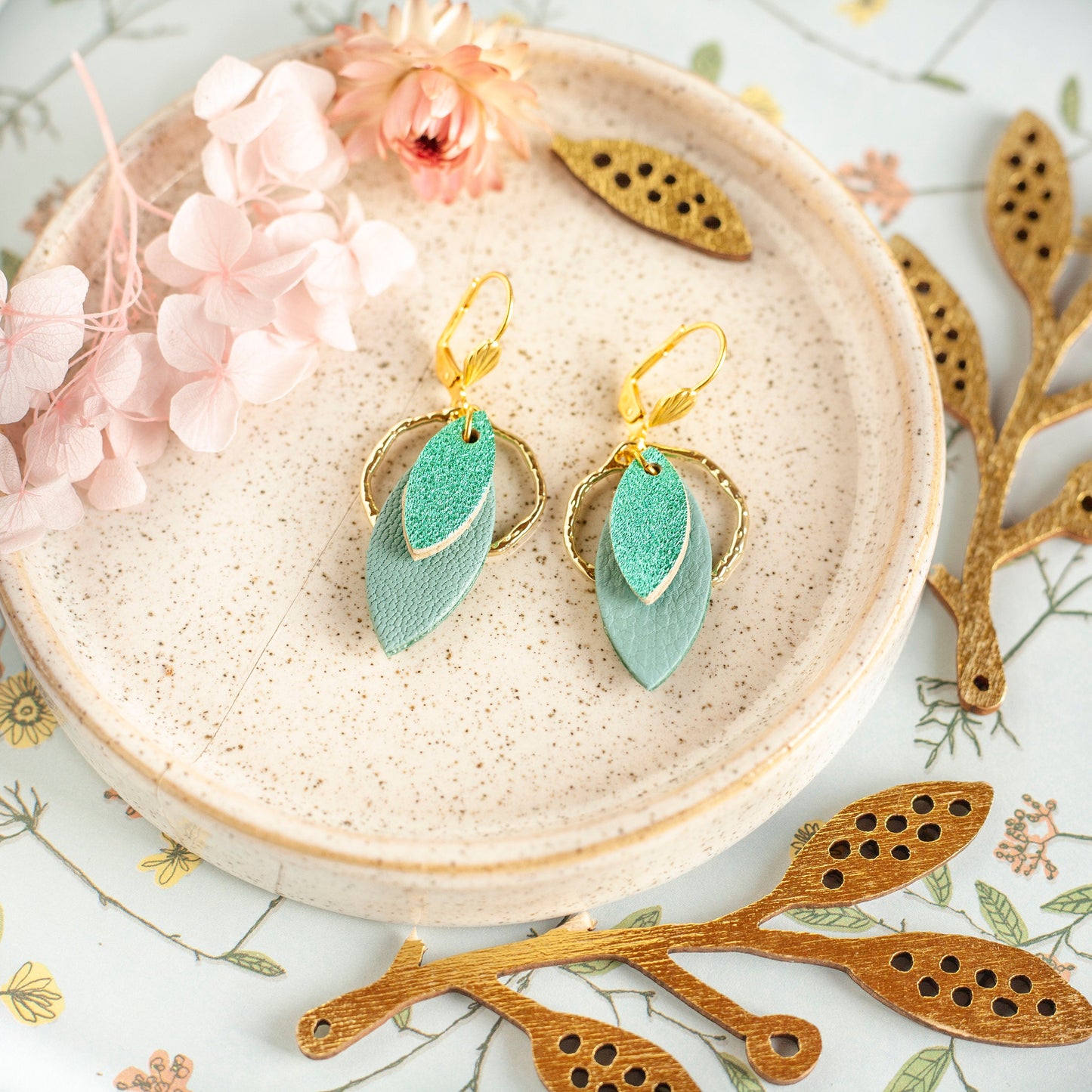Boucles d'oreilles créoles en cuir bleu turquoise