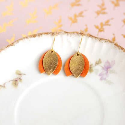 Boucles d'oreilles tulipe orange et doré en cuir