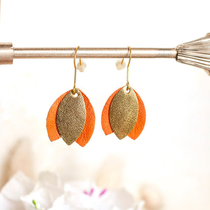 Boucles d'oreilles tulipe orange et doré en cuir