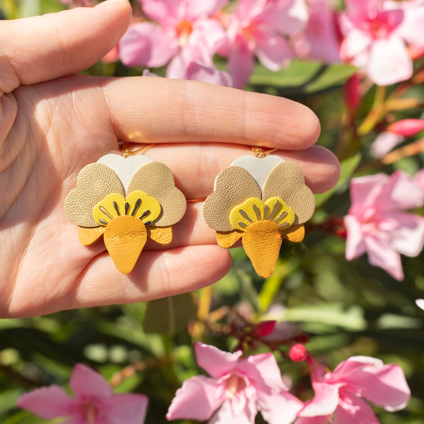 Boucles d’oreilles Orchidées - jaune moutarde, jaune, or mat, blanc